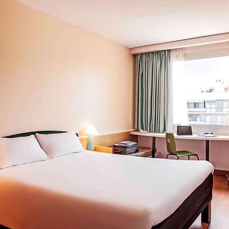 Отель Ibis Barcelona Молинс-де-Рей Экстерьер фото