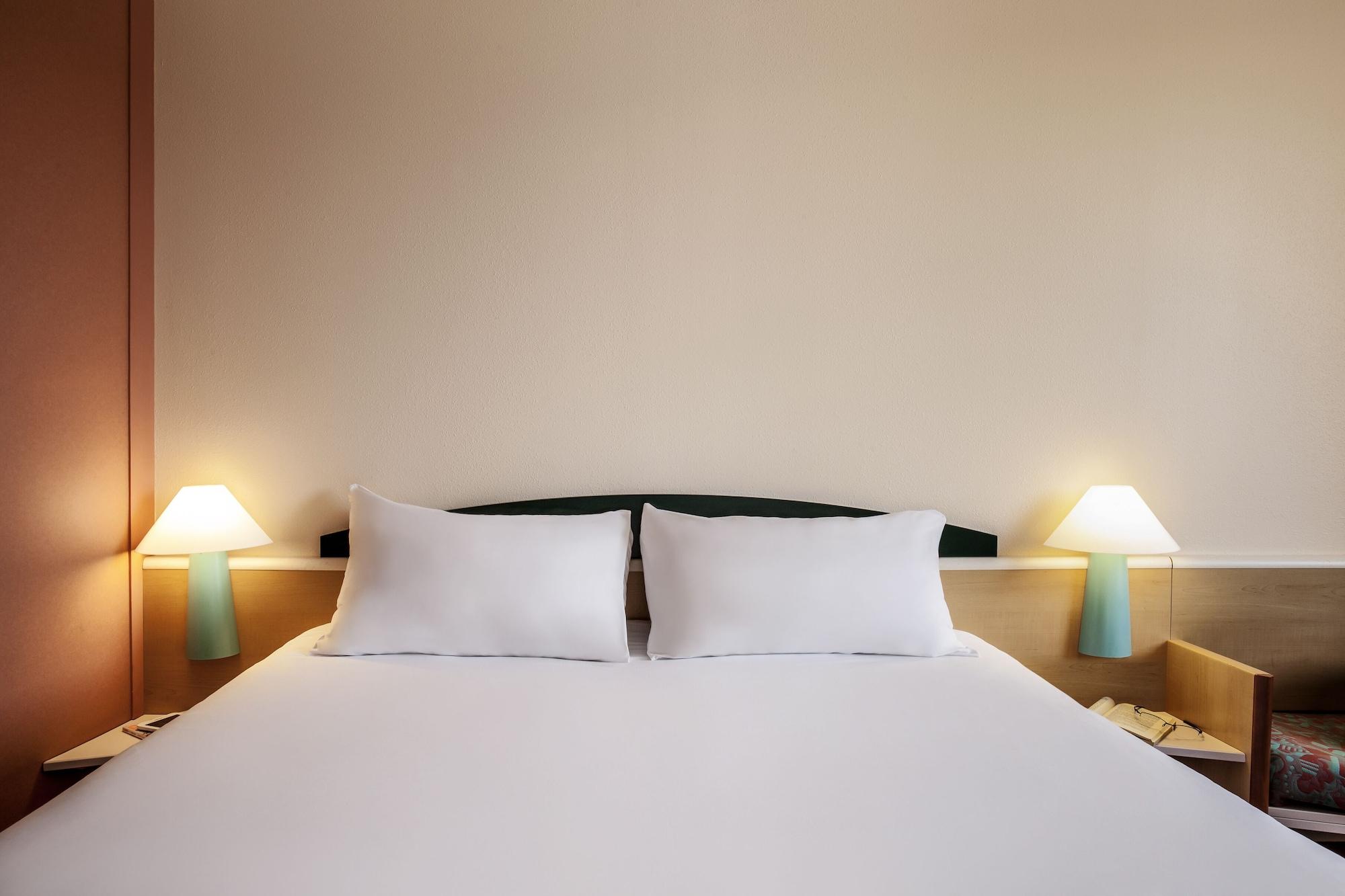 Отель Ibis Barcelona Молинс-де-Рей Экстерьер фото