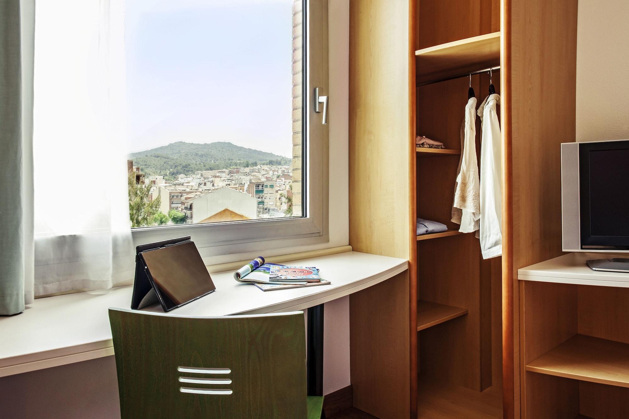 Отель Ibis Barcelona Молинс-де-Рей Экстерьер фото