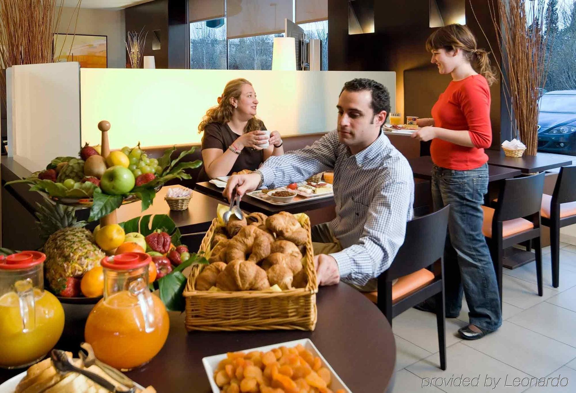 Отель Ibis Barcelona Молинс-де-Рей Экстерьер фото