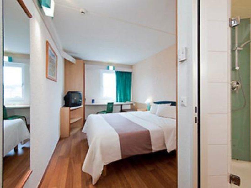 Отель Ibis Barcelona Молинс-де-Рей Экстерьер фото