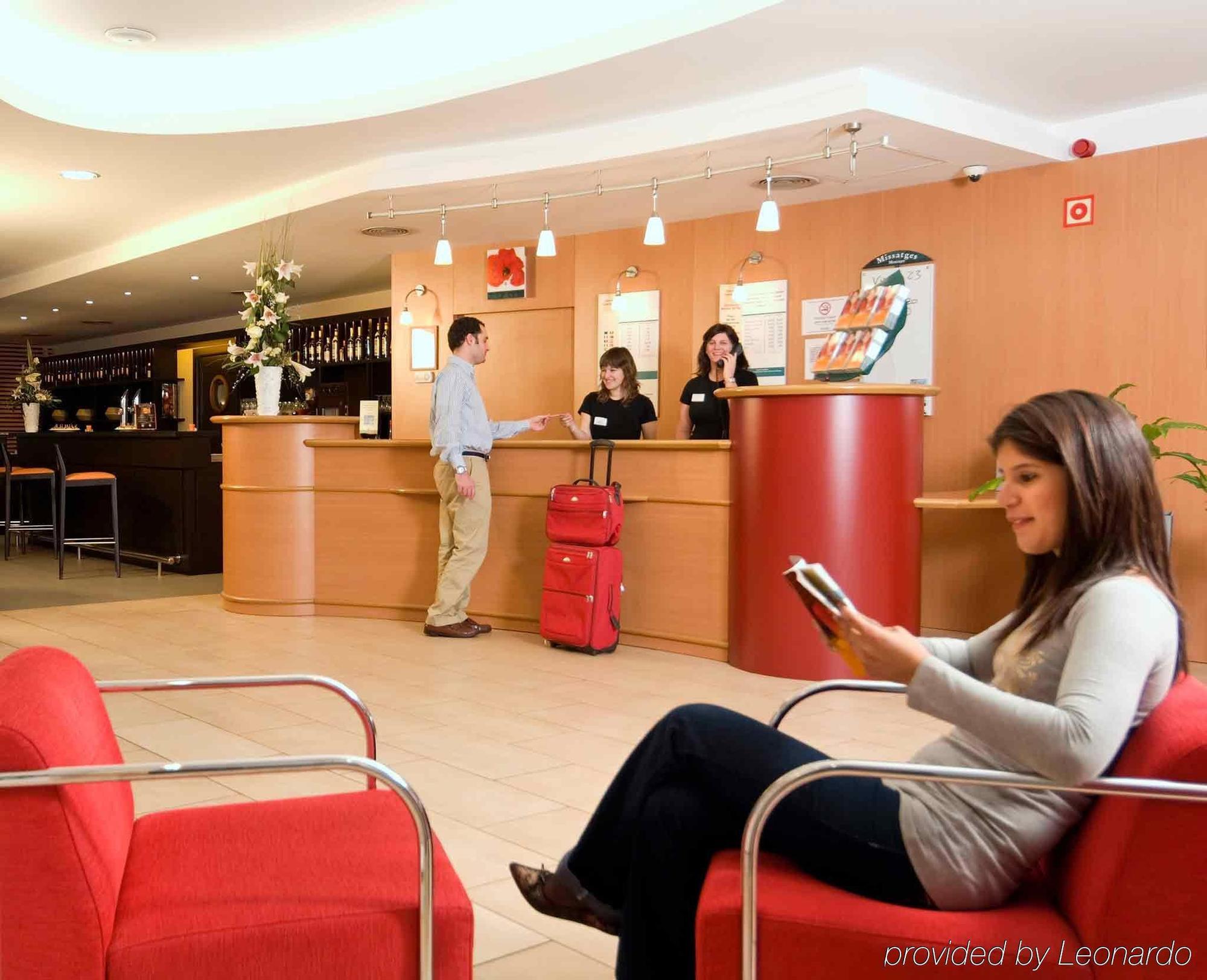 Отель Ibis Barcelona Молинс-де-Рей Экстерьер фото