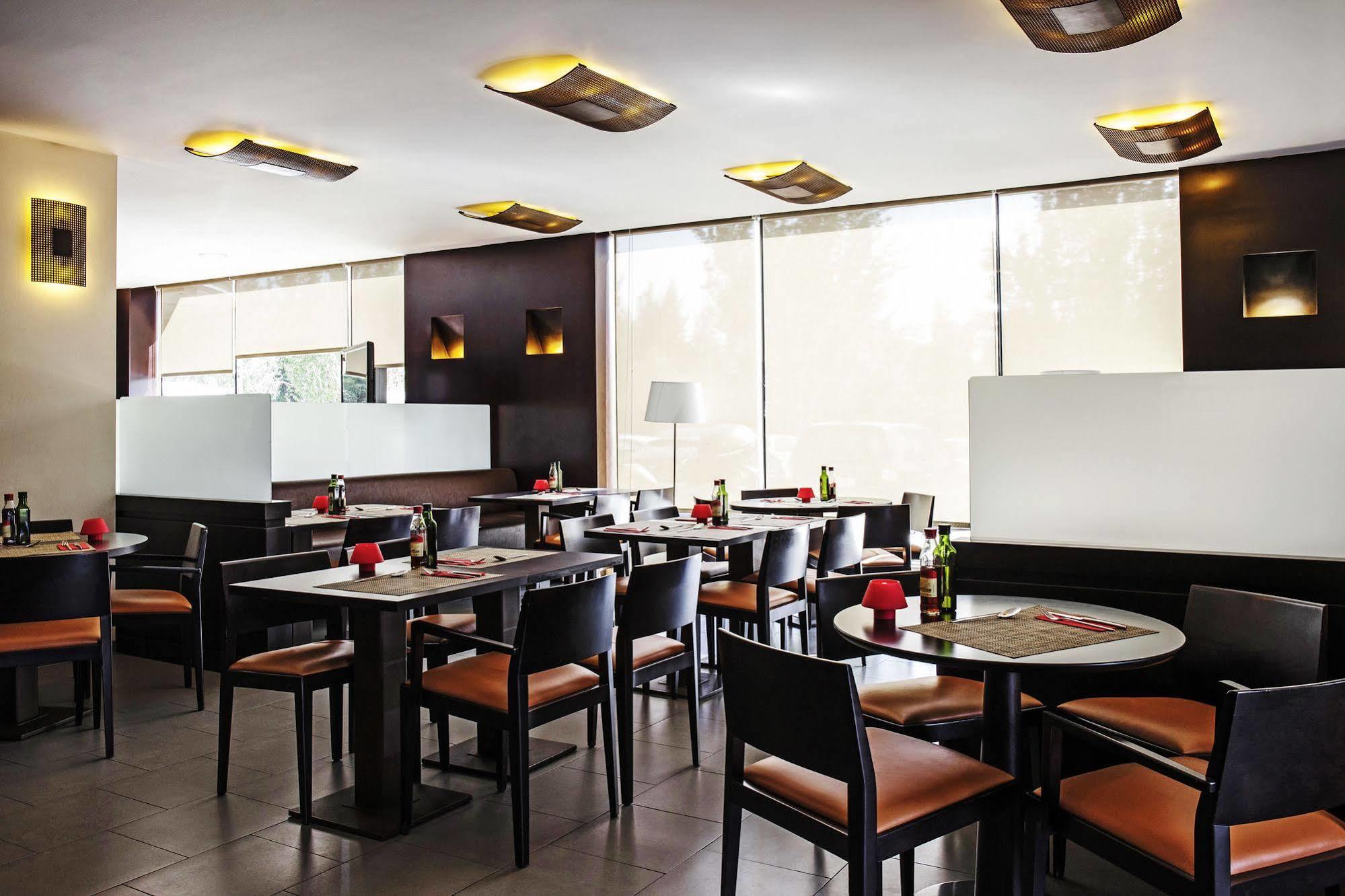 Отель Ibis Barcelona Молинс-де-Рей Экстерьер фото