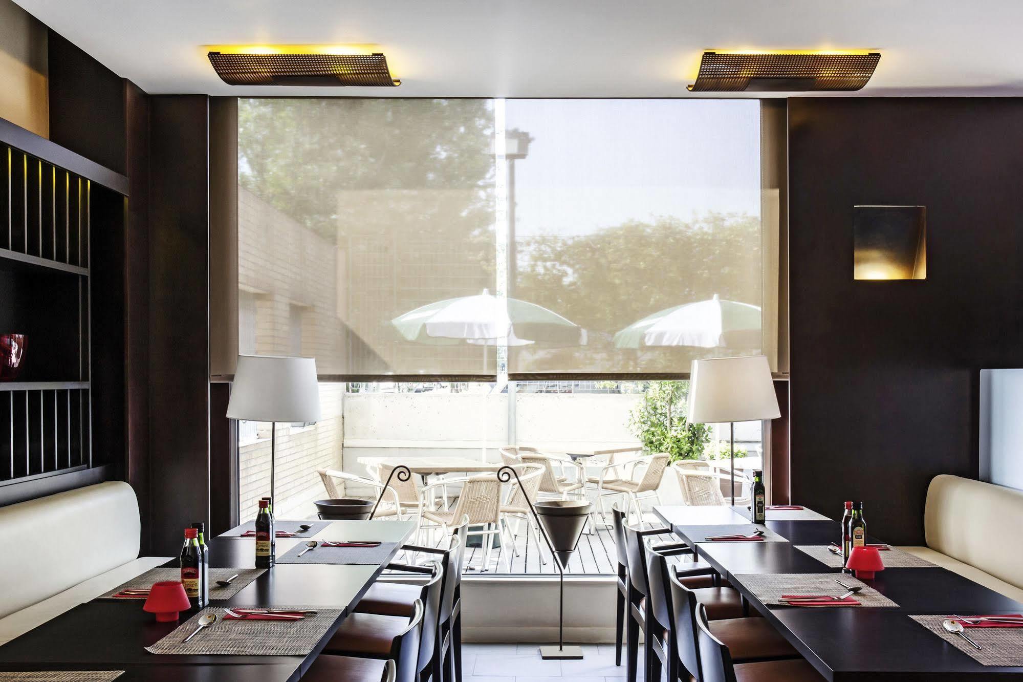Отель Ibis Barcelona Молинс-де-Рей Экстерьер фото