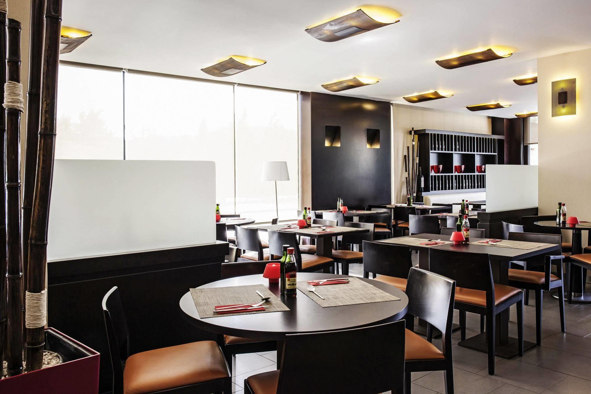 Отель Ibis Barcelona Молинс-де-Рей Экстерьер фото