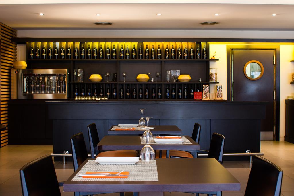 Отель Ibis Barcelona Молинс-де-Рей Экстерьер фото