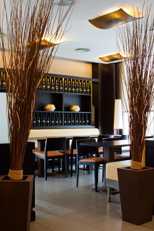 Отель Ibis Barcelona Молинс-де-Рей Экстерьер фото