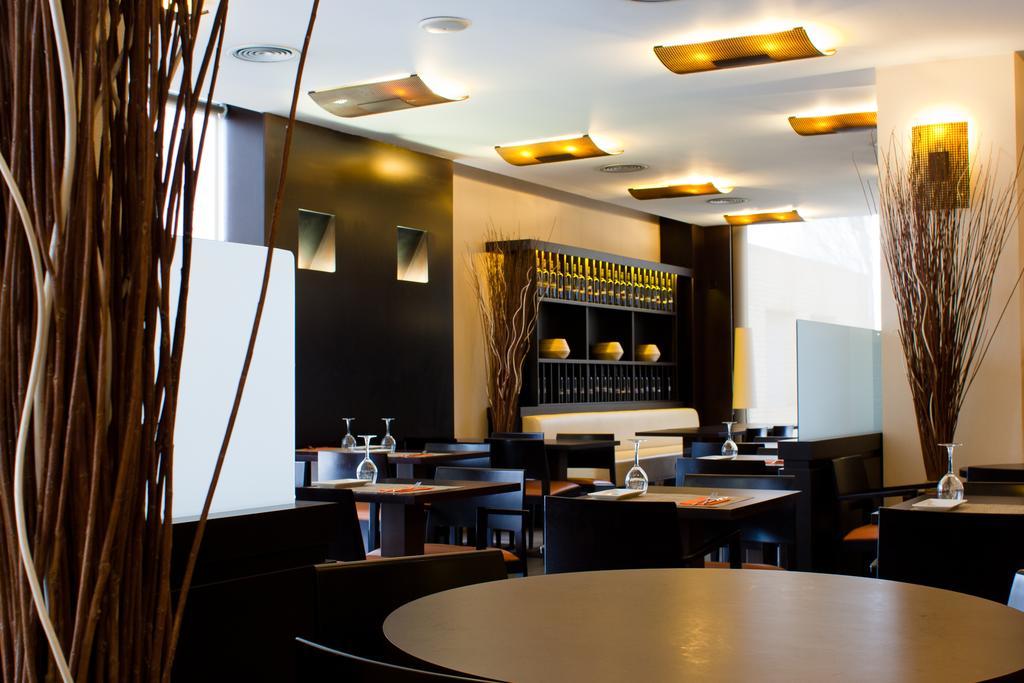 Отель Ibis Barcelona Молинс-де-Рей Экстерьер фото