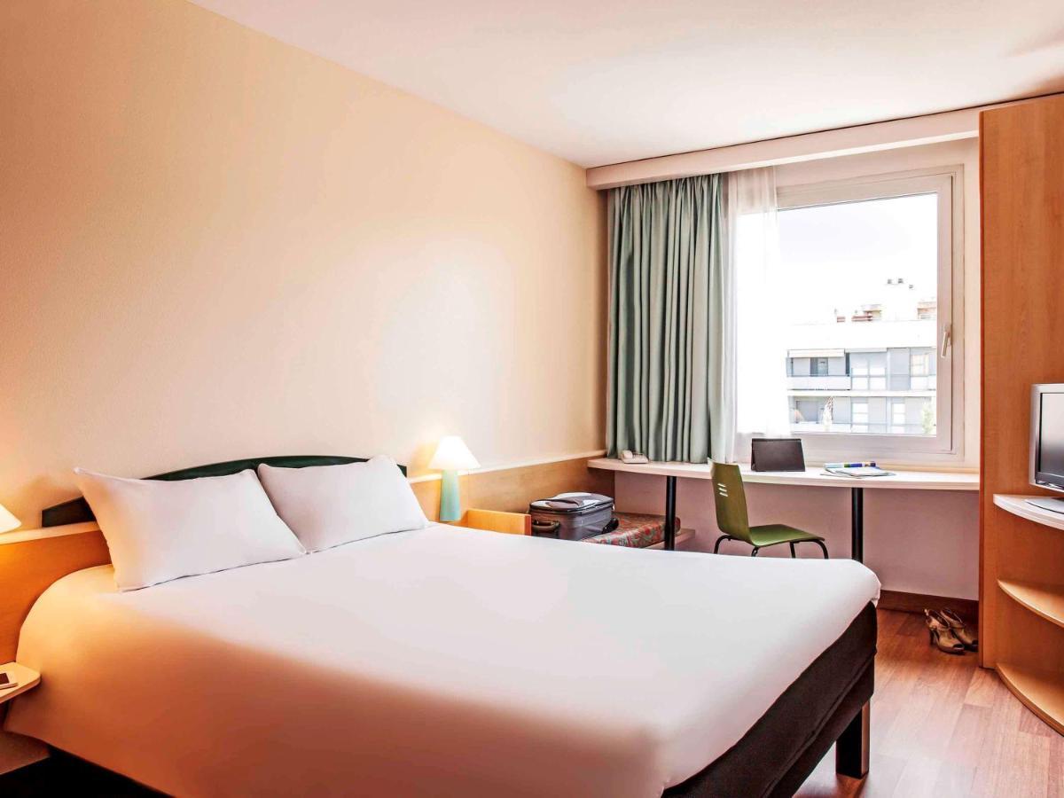 Отель Ibis Barcelona Молинс-де-Рей Экстерьер фото